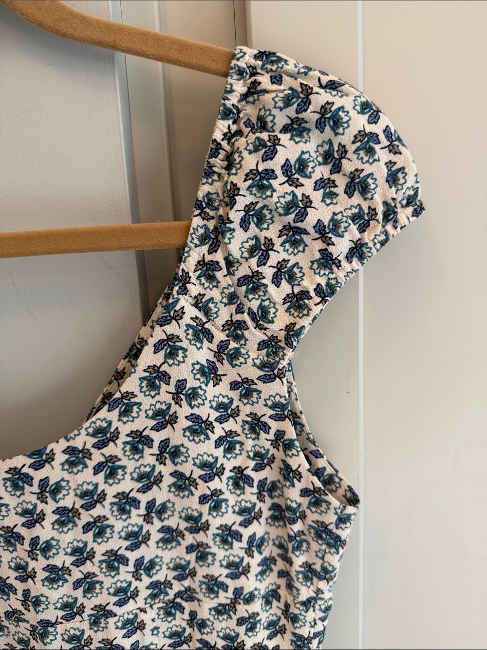 Wayf White Dress with Blue Floral Print - Picture 5 of 8